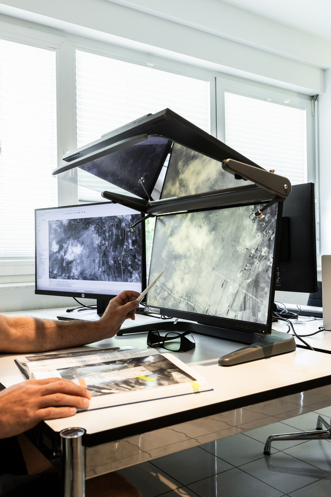 Analyse am Bildschirm im Zuge der Luftbildauswertung